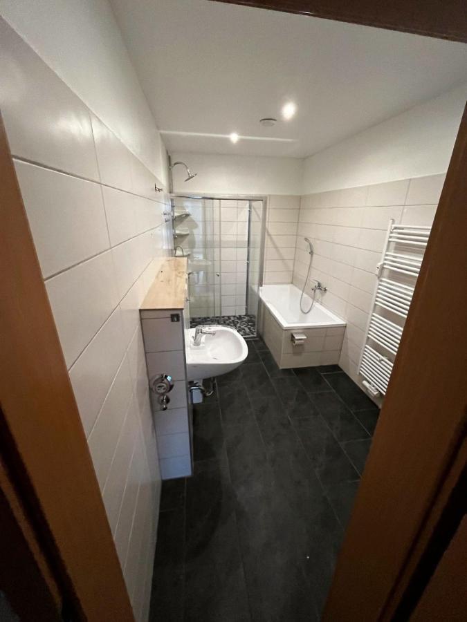 Apartment Fuer Bis Zu 7 Personen Mit Balkon Halberstadt Exterior photo